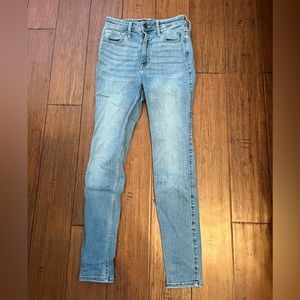 HOLLISTER ultra high rise super skinny jeans